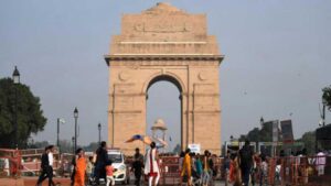 आस पास घूमने की जगह के लिए दिल्ली की प्रसिद्ध जगह इंडिया गेट